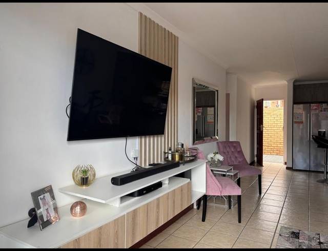 2 BEDROOM TOWNHOUSE FOR SALE IN THE REEDS